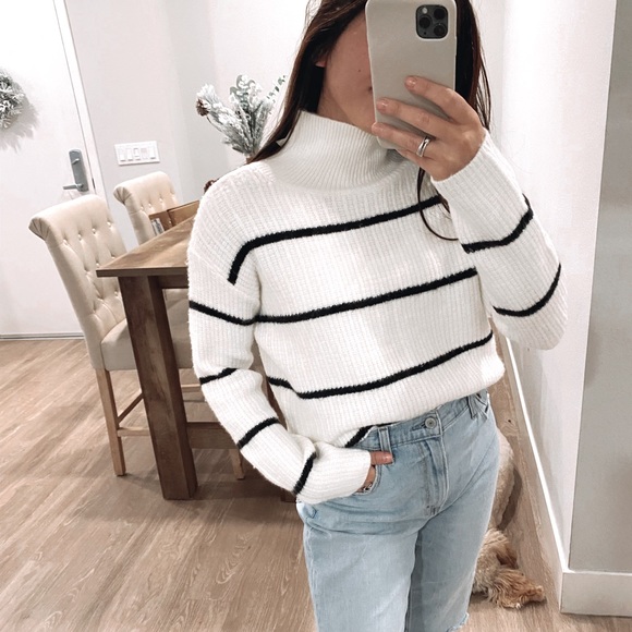 Sweaters - TURTLENECK